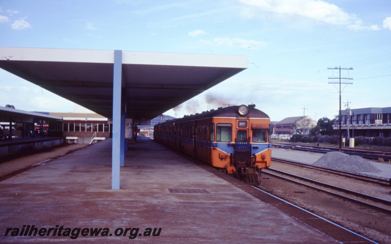 T05795
ADG class railcar set, Midland Station, view along the set
