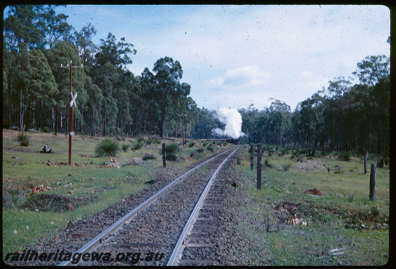 T06022
G Class 123, FS Class 461, Vintage Train bound for Collie, approaching level crossing, near Worsley, BN line
