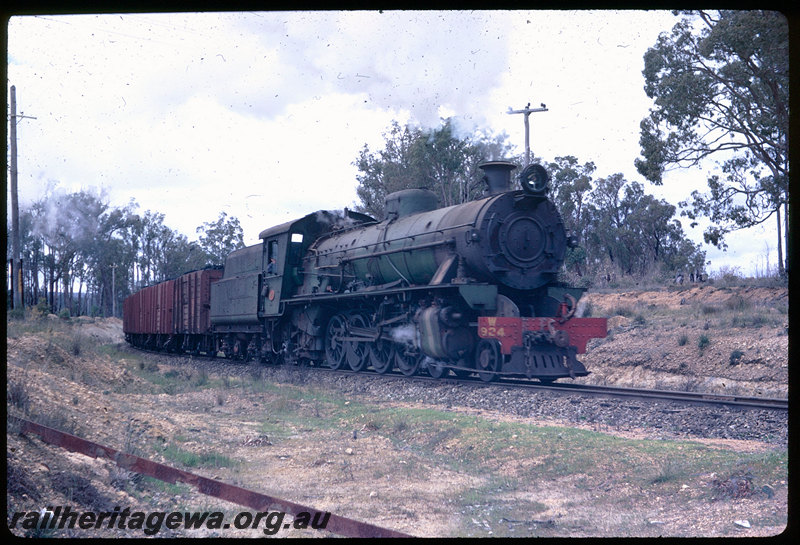 T06239
W Class 924, coal train, near Collie, BN line
