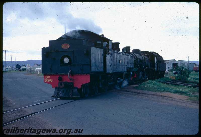 T06245
DD Class 592, shunting unidentified W Class, Midland Workshops, level crossing
