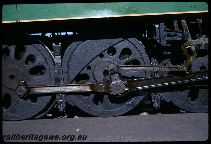 T06274
NSWGR C38 Class 3801, detail of motion, boxpok wheels, side rod, connecting rod, eccentric crank, eccentric rod, expansion link, Perth Terminal, East Perth
