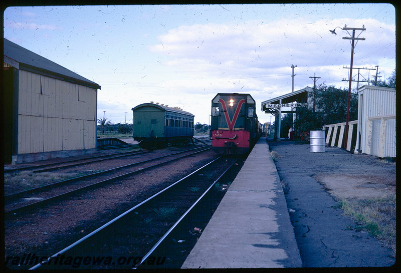 T06360
A Class 1505, Up goods train, Meckering, goods shed, VW Class 2141 workmens van (ex-AW Class 313), EGR line
