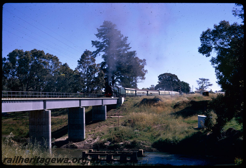 T06624
V Class 1220, ARHS 75th tour train returning from Donnybrook, Preston River Bridge, steel girder, concrete pylons, footings of original bridge in foreground, Boyanup, PP line, 1 of 3

