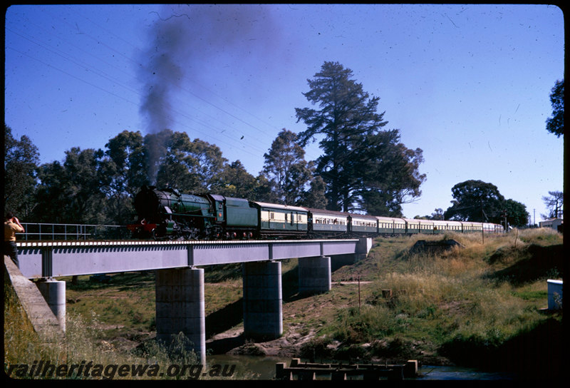 T06626
V Class 1220, ARHS 75th tour train returning from Donnybrook, Preston River Bridge, steel girder, concrete pylons, Boyanup, PP line, 3 of 3
