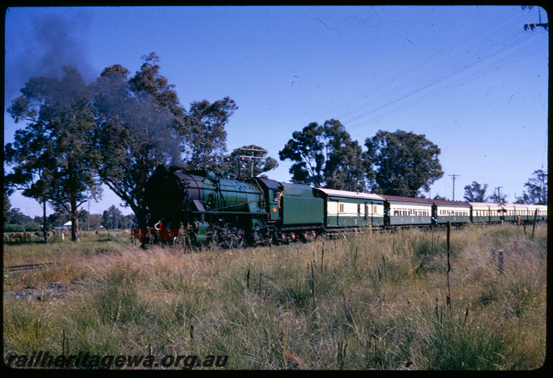 T06627
V Class 1220, ARHS 75th tour train returning from Donnybrook, Boyanup-Picton Road level crossing, Boyanup, PP line
