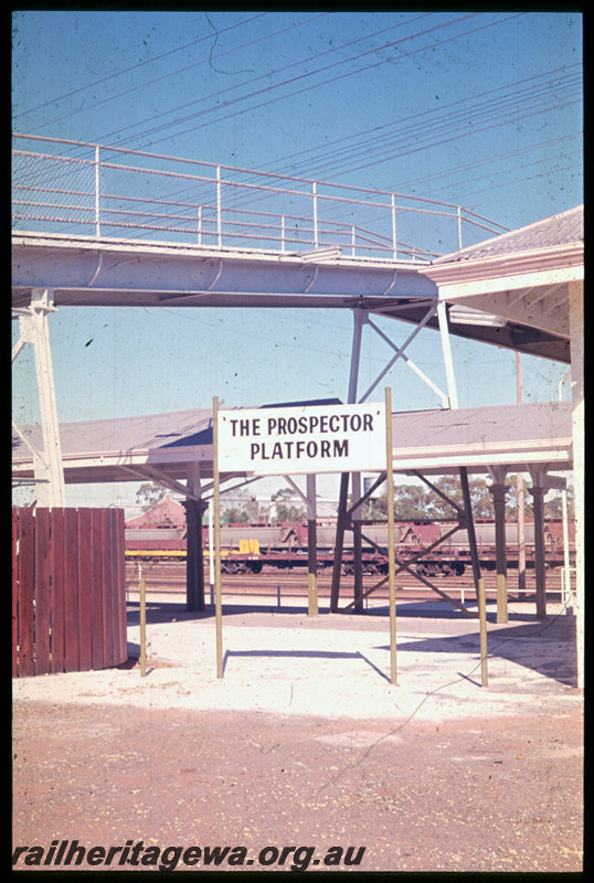 T06660
Station nameboard, 