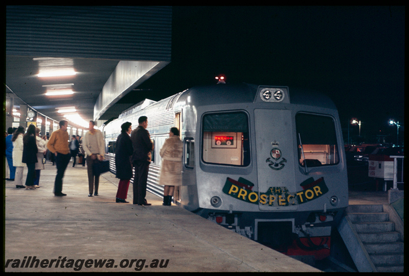 T06669
Prospector railcars, Perth Terminal, dock platform, East Perth, night photo, ER line
