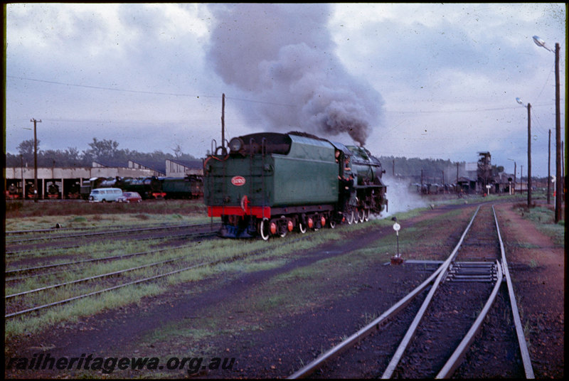 T06703
V Class 1220, shunting, preparing to head to Brunswick Junction for the ARHS 