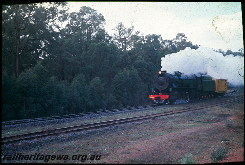 T06711
V Class 1220, locomotive and brakevan heading to Brunswick Junction for the ARHS 