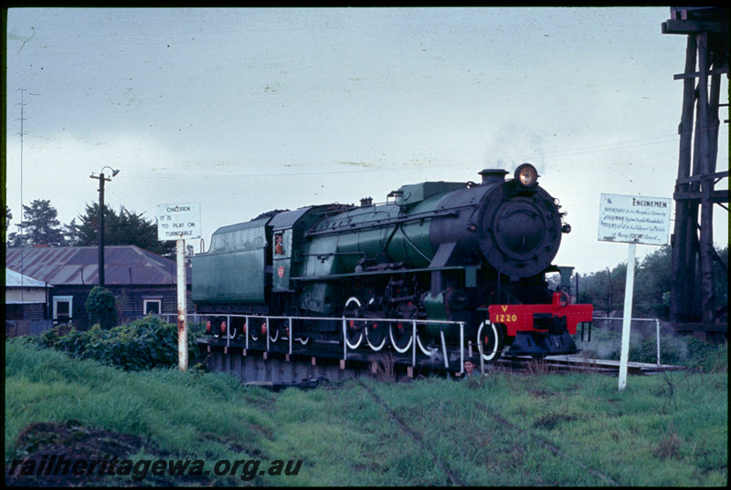 T06715
V Class 1220, on turntable, Brunswick Junction, ARHS 