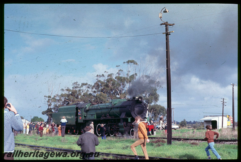 T06717
V Class 1220, reversing on to ARHS 