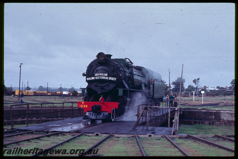 T06725
V Class 1220, on turntable, Collie loco depot, ARHS 