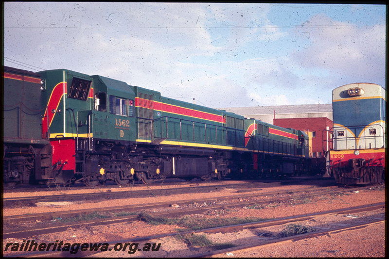 T06773
D Class 1562, with an unidentified D Class, K Class 208, North Fremantle loco depot
