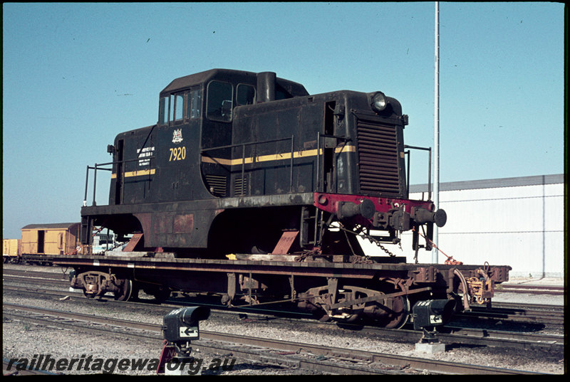 T06861
Ex-NSWGR 79 Class 7920, loaded on QCE Class 23594 flat wagon, Forrestfield, 79 Class bound for Geraldton to be shipped to British Phosphate Commissioners on Christmas Island, ground shunt signals
