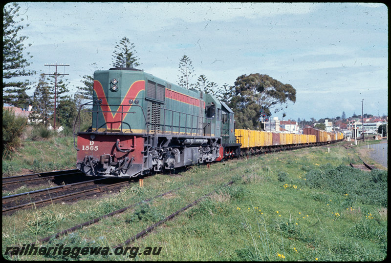 T06983
D Class 1565, Down goods train, unidentified B Class dead attached, Claremont, searchlight signal, semaphore signals, ER line
