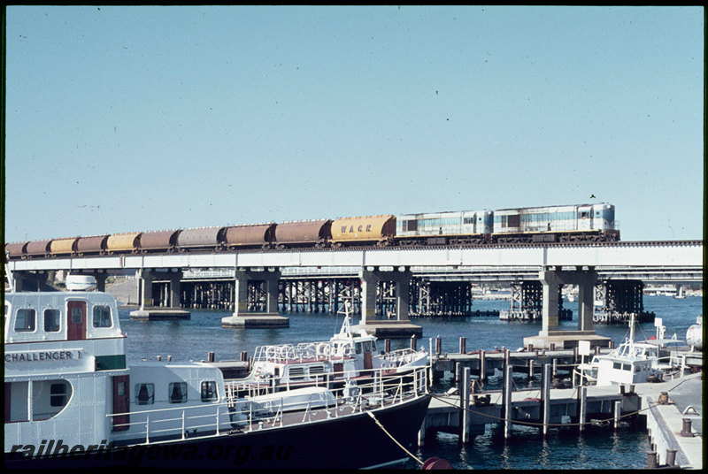 T07088
K Class 210, K Class 209, grain train, crossing Swan River Bridge, steel girder, concrete pylon, Fremantle, ER line
