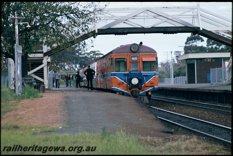 T07413
ADG/ADA/ADG/ADA Class railcar set, Down suburban passenger service, West Leederville, platform, shelter, footbridge, ER line
