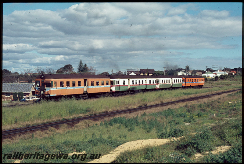 T07420
ADG Class 603 with ADA/ADG/ADA Class railcar set, Up suburban passenger service, departing Shenton Park, ER line
