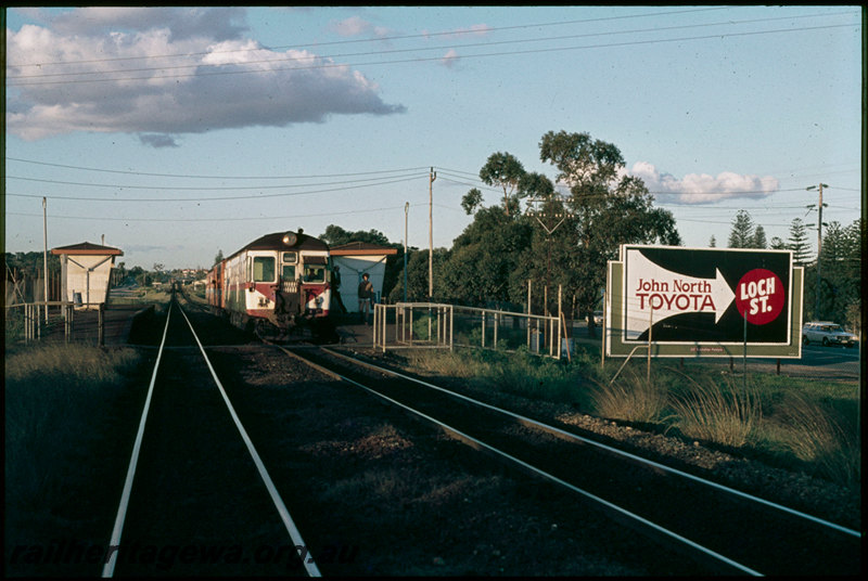 T07443
ADG/AYE/ADG Class railcar set, Up surburban service, Loch Street, platform, shelters, pedestrian maze, ER line
