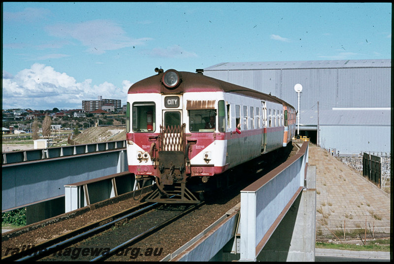 T07454
ADA/ADG Class railcar set, Down suburban set, arriving at North Fremantle, Tydeman Road Bridge, searchlight signal, ER line
