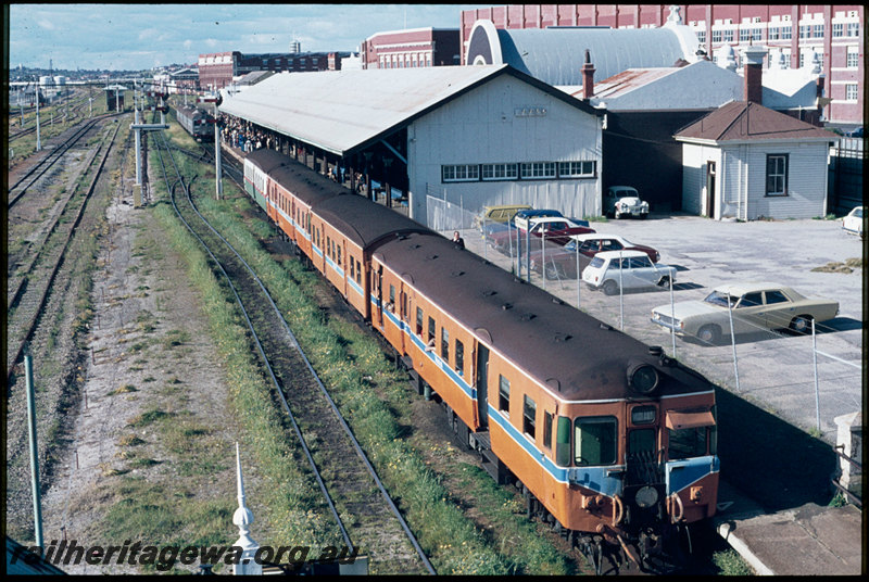 T07460
ADA/ADX/AYE/ADX Class railcar set, Down suburban passenger service, preparing to depart Platform 1, ADK/ADB/ADK/ADB Class railcar set, Up suburban passenger service, just arrived on Platform 2, Fremantle, semaphore signals, station buildings, platform, Elders Wool Store, ER line
