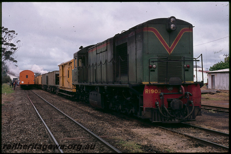 T07465
R Class 1903, Up ballast train, Z Class brakevan, XM Class ballast wagons, 