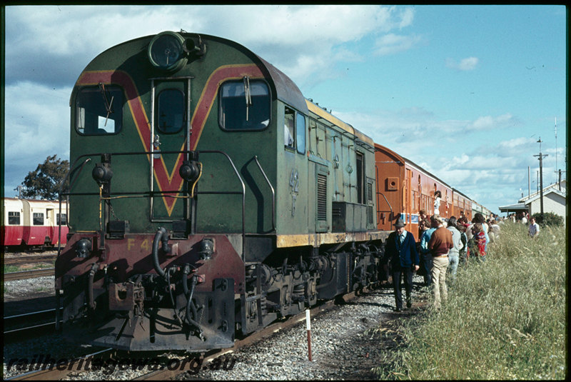 T07513
F Class 42, preparing to return to Perth with Hotham Valley Railway tour train, Pinjarra, station buildings, ex-Tasmanian Government Railways SS Class carriages in background, SWR line
