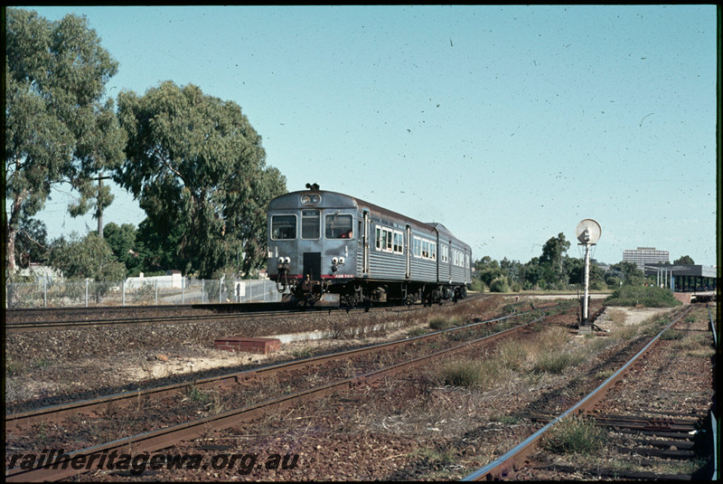 T07537
ADB Class 780 with an ADK Class railcar, Down suburban passenger service, passing Perth Terminal, East Perth, searchlight signal, platform, canopy, ER line
