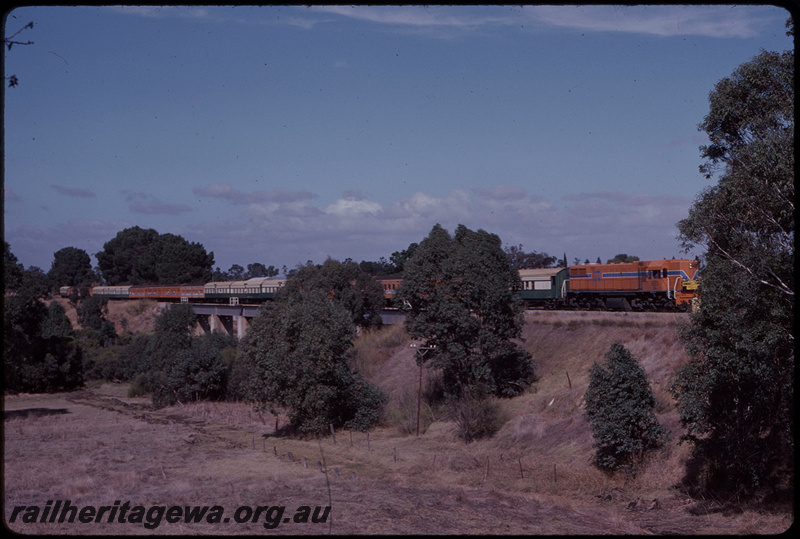 T07613
DA Class 1573, Down Sunday Times Watsonia hired special, Swan River Bridge, steel girder, concrete pylon, Upper Swan, MR line
