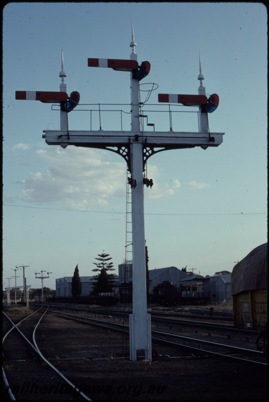 T07677
Three-arm bracket semaphore signal, Wagin yard, GSR line

