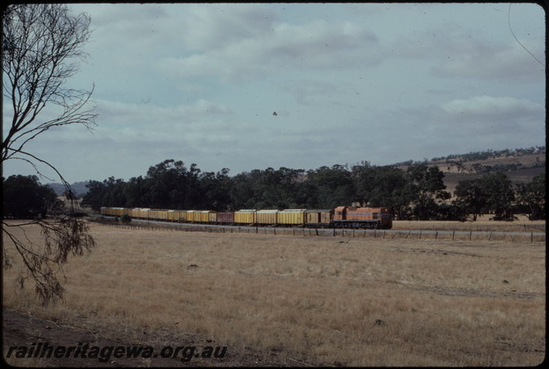 T07686
AA Class 1517, Down empty grain train, between Toodyay West and Coondle, CM line
