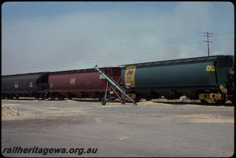 T07696
ANR AHGX Class grain wagons, NSWGR NGTY Class grain wagon, Avon Yard, ER line
