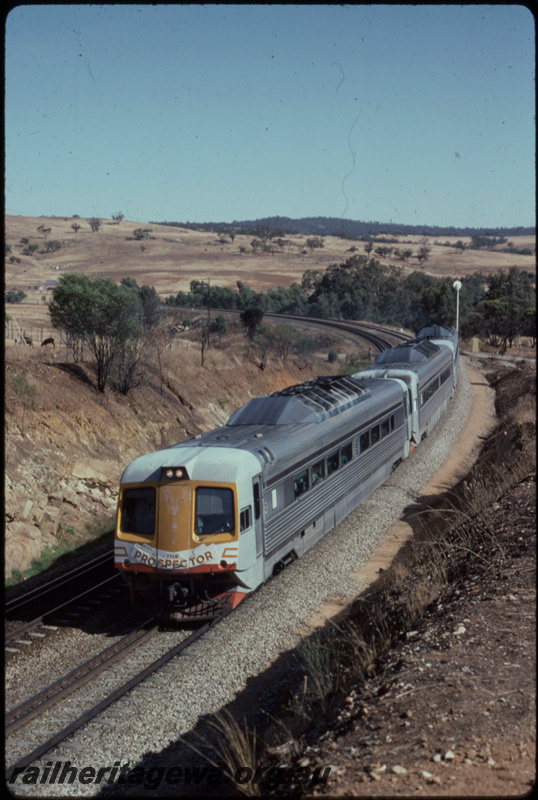 T07698
Down three-car Prospector railcar service, between Toodyay and Northam, searchlight signal, ER line
