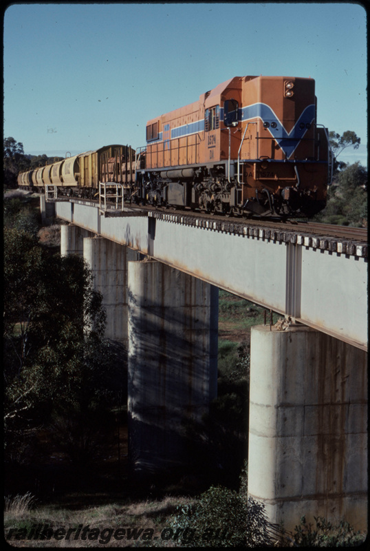 T07729
DA Class 1574, Down goods train, Moore River Bridge, concrete pylon, steel girder, Mogumber, MR line
