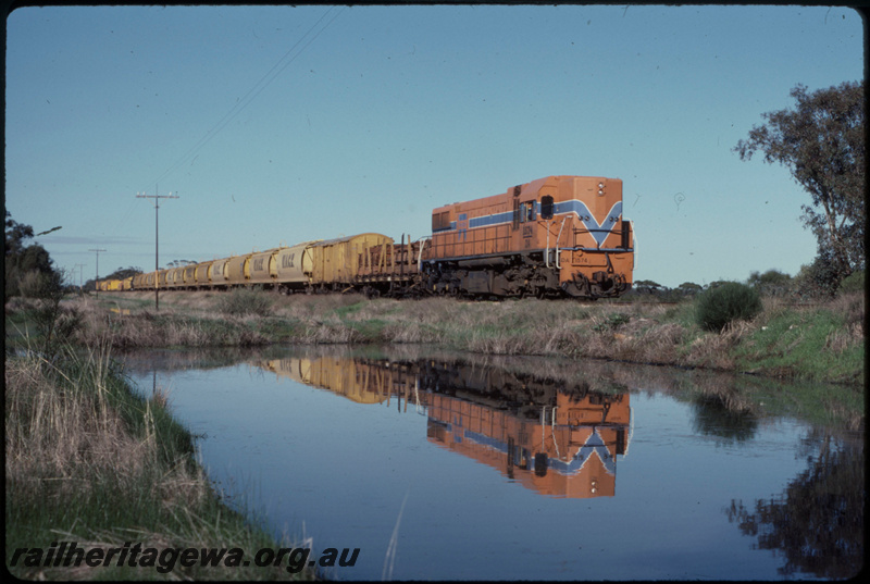 T07730
DA Class 1574, Down goods train, north of Mogumber, MR line
