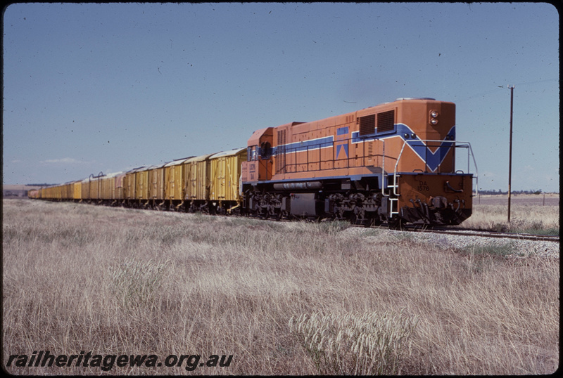 T07832
DA Class 1567, Up loaded grain train, unknown location
