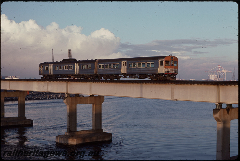 T07918
ADB Class 775 with ADK Class railcar, Down suburban passenger service, Swan River Bridge, steel girder, concrete pylon, Fremantle, ER line

