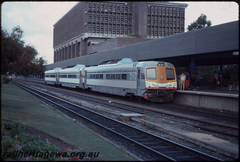 T07928
Three-car Prospector railcar, Perth Terminal, East Perth, Westrail Centre, platform, ER line
