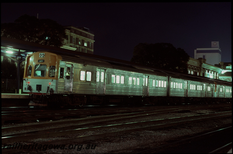 T07950
ADC/ADL/ADC/ADL Class railcar set, Up suburban passenger service, City Station, Perth, ER line, night photo
