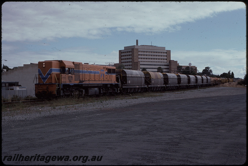 T07981
DA Class 1576, Down goods train, XN Class wagons in consist, Subiaco, cantilevered searchlight signal, ER line
