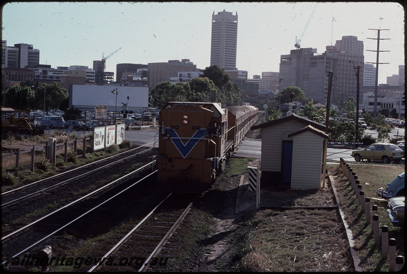 T07985
A Class 1513, Down suburban passenger service, between City and Claisebrook, Lord Street level crossing, ER line
