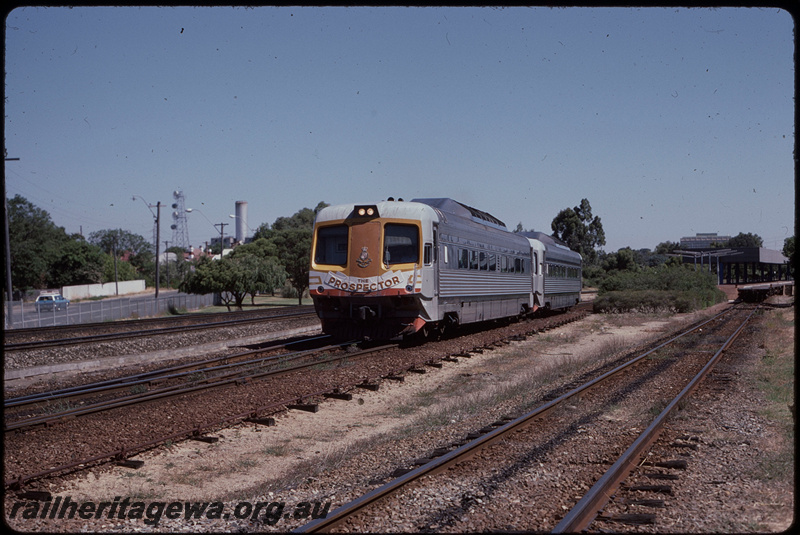 T08014
Two-car Prospector railcar, departing Perth Terminal, East Perth, point rodding, platform, ER line
