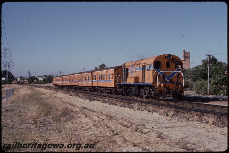 T08019
G Class 50, Down suburban passenger service, between Rivervale and Victoria Park, SWR line
