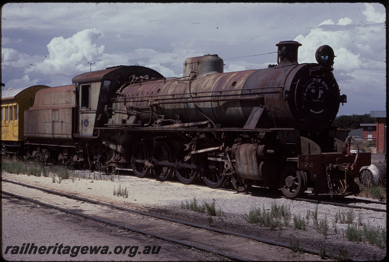 T08022
W Class 924, after returning from Great Southern Steam Association in Albany, stored, Forrestfield Yard, locomotive had been sold to the Ghan Preservation Society in Alice Springs, face painted on smokebox, VW Class 5140 (ex-ZA Class 160) workmens van
