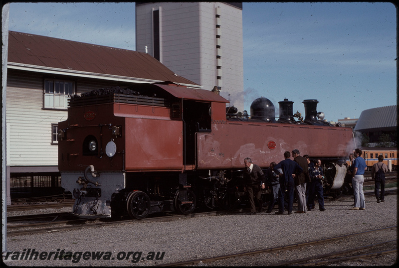 T08056
DD Class 592, in undercoat, preparing for a light engine steam trial to Armadale, Perth Yard, Perth Box B signal cabin, ER line
