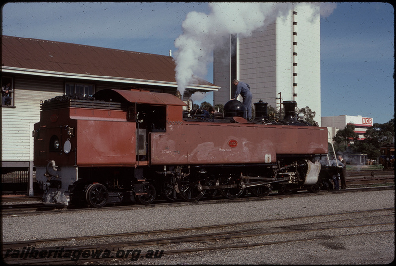T08057
DD Class 592, in undercoat, preparing for a light engine steam trial to Armadale, Perth Yard, Perth Box B signal cabin, ER line
