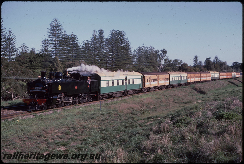 T08068
DD Class 592, Down ARHS passenger special, first run after restoration, city circle tour, between Claremont and Loch Street, ER line
