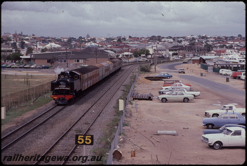 T08100
DD Class 592, Up ARHS passenger special, city circle tour, last narrow gauge train over the line before being converted to a single dual gauge track, speed sign, Fremantle, FA line
