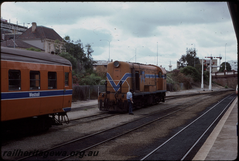 T08106
F Class 40, shunting railcar sidings, semaphore bracket signal, Barrack Street Bridge, City Station, Perth, ER line
