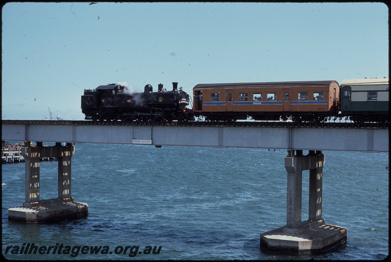 T08112
DD Class 592, Up ARHS passenger special, one of four steam shuttles run between Fremantle and Perth for Parliament Week celebrations, AYF Class 706, Swan River Bridge, Fremantle, ER line
